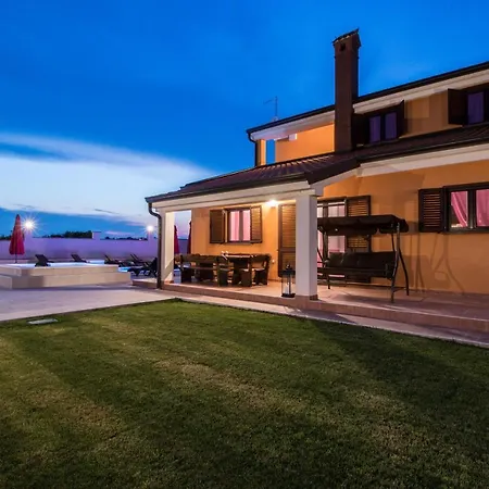 Luxury Hedone With Pool & Whirpool In Near The *