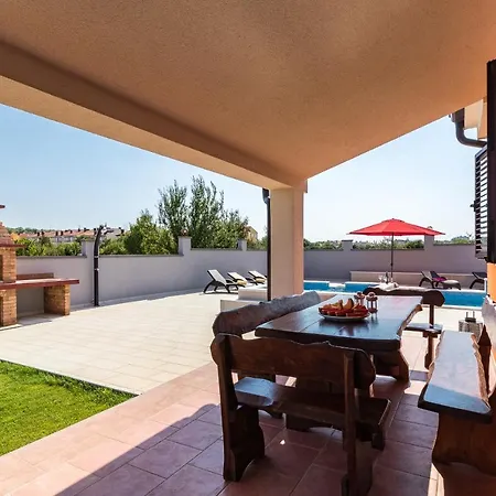 Luxury Hedone With Pool & Whirpool In Near The *