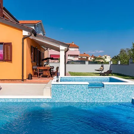 Luxury Hedone With Pool & Whirpool In Near The פולה