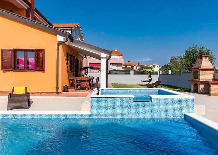 Luxury Hedone With Pool & Whirpool In Near The Pula