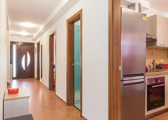 Luxury Hedone With Pool & Whirpool In Near The Pula