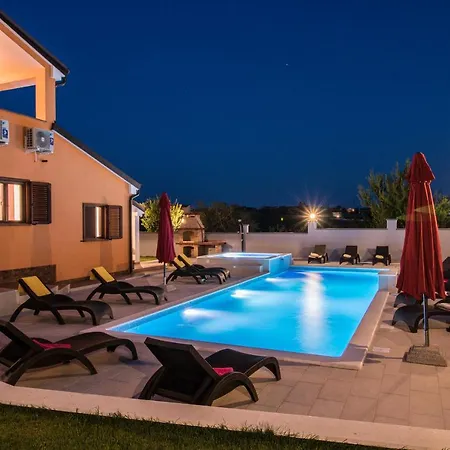 Luxury Hedone With Pool & Whirpool In Near The 빌라 풀라