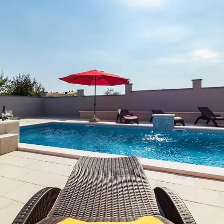 Luxury Hedone With Pool & Whirpool In Near The * Pula