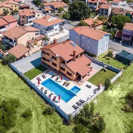 Luxury Hedone With Pool & Whirpool In Near The