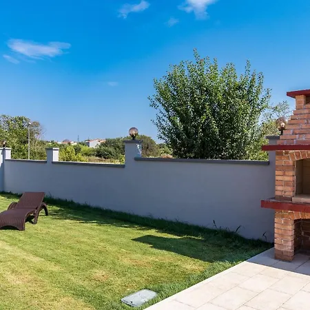 וילה Luxury Hedone With Pool & Whirpool In Near The פולה