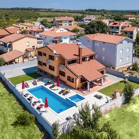 וילה Luxury Hedone With Pool & Whirpool In Near The פולה
