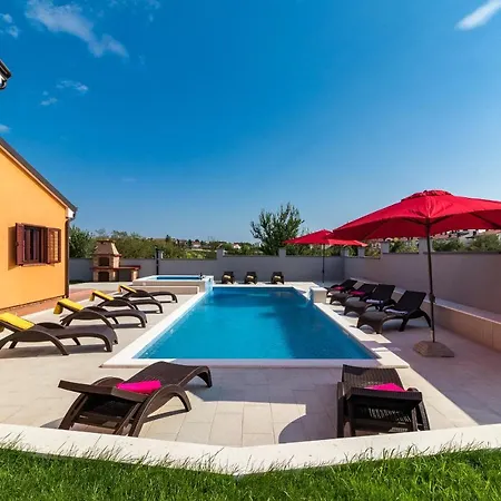 וילה Luxury Hedone With Pool & Whirpool In Near The פולה