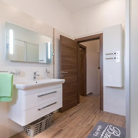 Luxury Hedone With Pool & Whirpool In Near The *