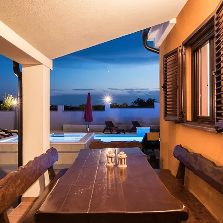 Luxury Hedone With Pool & Whirpool In Near The Pula
