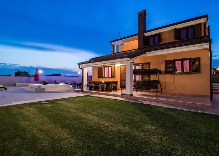 Luxury Hedone With Pool & Whirpool In Near The *