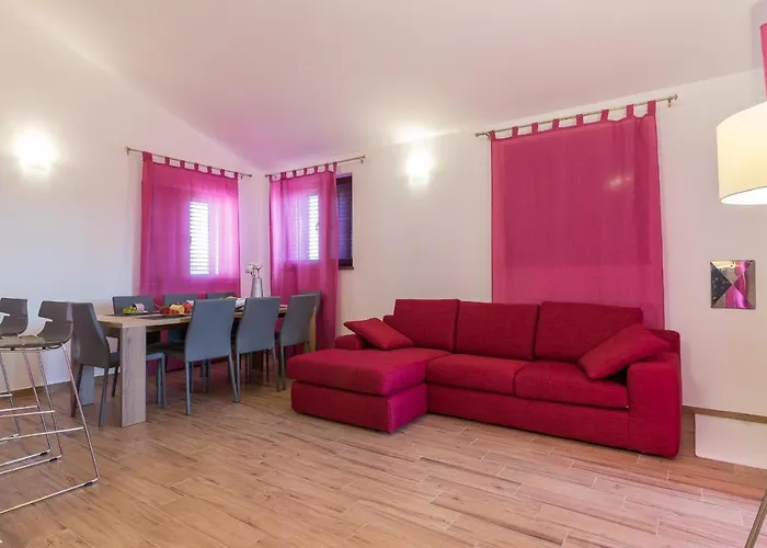 Luxury Hedone With Pool & Whirpool In Near The * פולה