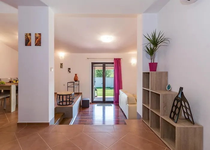 Luxury Hedone With Pool & Whirpool In Near The * Pula