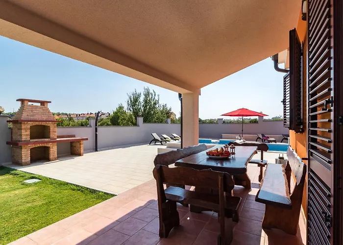 Luxury Hedone With Pool & Whirpool In Near The *