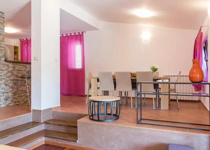 Luxury Hedone With Pool & Whirpool In Near The * פולה