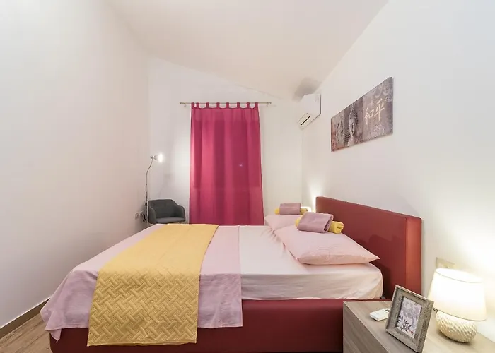 Luxury Hedone With Pool & Whirpool In Near The *