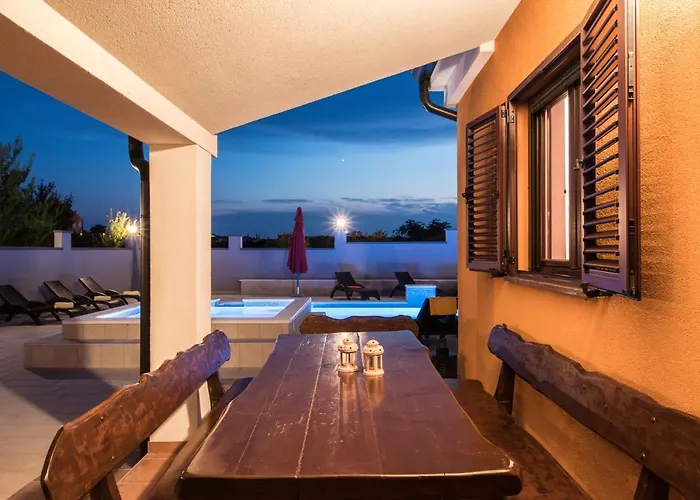 Luxury Hedone With Pool & Whirpool In Near The Pula