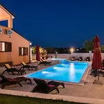 Luxury Hedone With Pool & Whirpool In Near The Villa Pula
