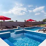 Luxury Hedone With Pool & Whirpool In Near The Pula