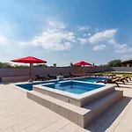 Luxury Hedone With Pool & Whirpool In Near The