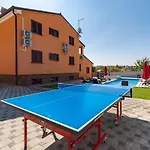 Luxury Hedone With Pool & Whirpool In Near The Pula