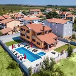 Villa Luxury Hedone With Pool & Whirpool In Near The Pula