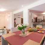 Villa Luxury Hedone With Pool & Whirpool In Near The Pula