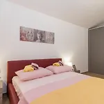 Luxury Hedone With Pool & Whirpool In Near The Pula
