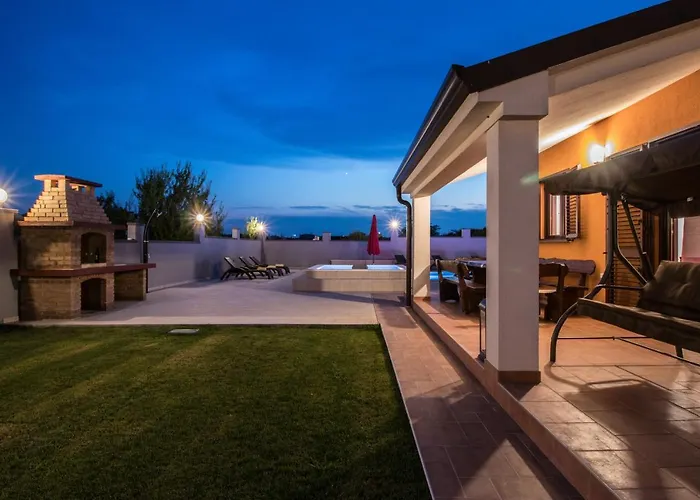 Luxury Hedone With Pool & Whirpool In Near The Вілла