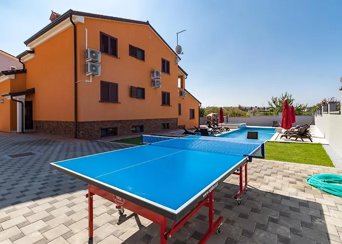 Luxury Hedone With Pool & Whirpool In Near The Пула