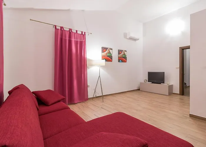 Вілла Luxury Hedone With Pool & Whirpool In Near The Пула