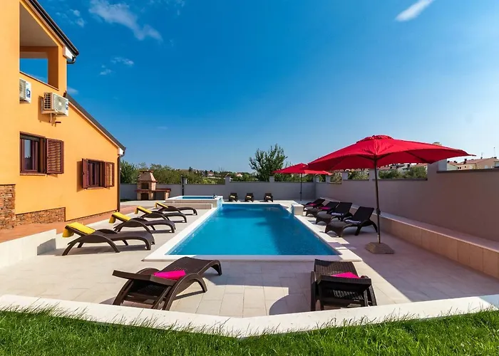 Вілла Luxury Hedone With Pool & Whirpool In Near The Пула
