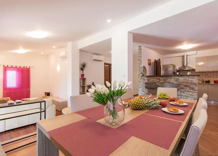 Вілла Luxury Hedone With Pool & Whirpool In Near The Пула