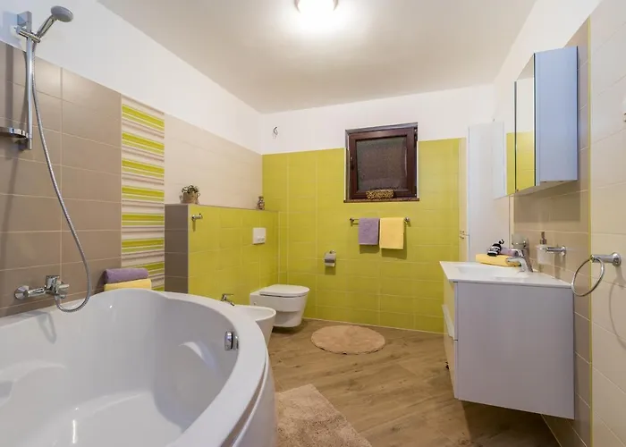 Вілла Luxury Hedone With Pool & Whirpool In Near The Пула